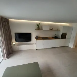 https://superbe-appartement-2-minutes-de-la-mer.fr-provencehotel.com